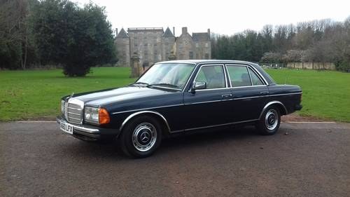 1984 Mercedes W123 230E 5 speed manual For Sale