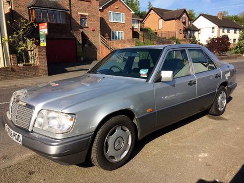 1994 MERCEDES E280 AUTO SILVER