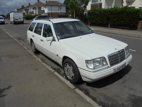 Lot 18 - A 1994 Mercedes-Benz 280TE - 18/06/17 For Sale by Auction