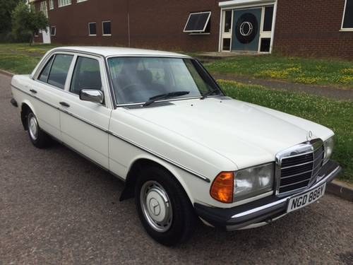 1983 Mercedes W123 200 Manual White - Low Miles & Rare For Sale