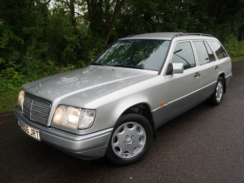 1995(N) MERCEDES-BENZ E220 ESTATE W124 AUTOMATIC 7 SEATER SOLD