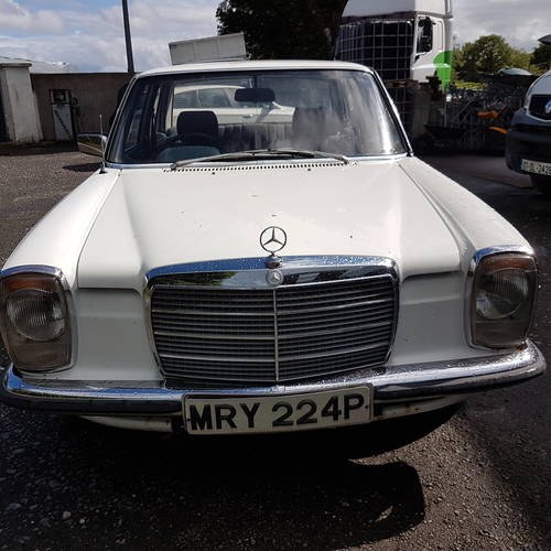 1973 1976-MERCEDES 200 PETROL RUN AND DRIVE PERFECT For Sale