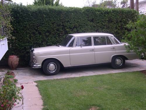 MERCEDES 200 W110 1968 For Sale