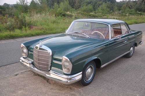 Mercedes-Benz 220 SE from 1963 (W111) SOLD
