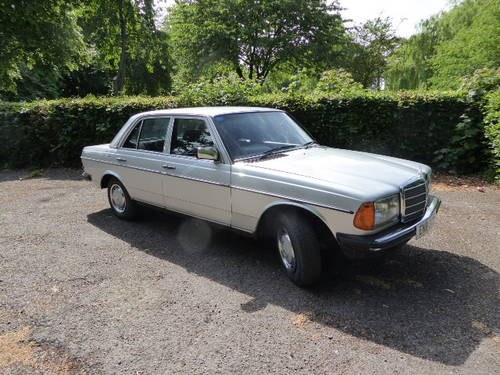 1983 Mercedes-Benz W123 200 Manual For Sale