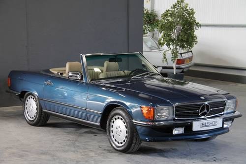 1988 Mercedes-Benz 300 SL LHD MANUAL Nautic Blue with Cream Cloth For Sale