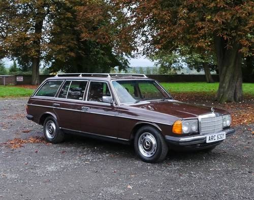 1982 W123 200T estate, 80k miles, beautifully restored! In vendita