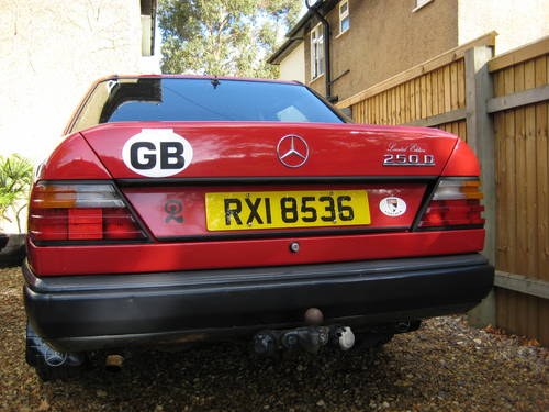 1987 Mercedes Benx W124 250D TURBO diesel saloon RHD. VENDU