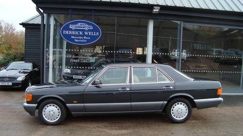 1990 Stunning Mercedes-Benz 300SE For Sale