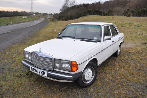 1984 W123 Mercedes 230E In vendita