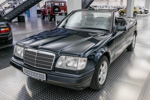 1996 Mercedes-Benz E 200 Convertible *24 March 2018* Vente aux enchères