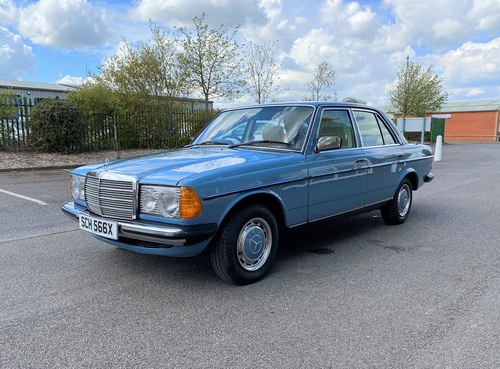 1982 Mercedes 200 W123 200 4dr manual in China Blue SOLD