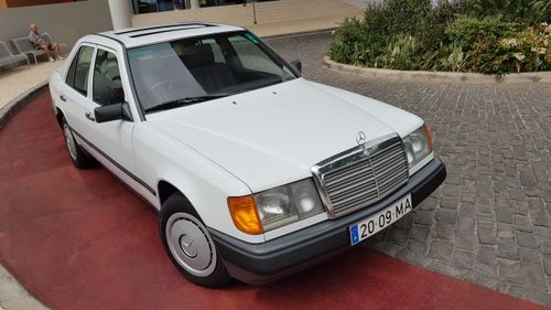 Picture of 1991 MB 200E  RHD   38020 Kms  (23750 Mls)  from new For Sale