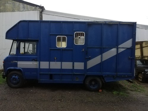 1983 Mercedes 608D horse lorry For Sale