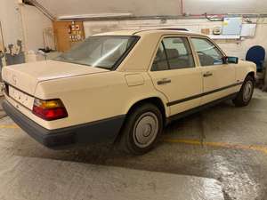 1988 W124 MERCEDES 200 AUTO For Sale (picture 1 of 12)