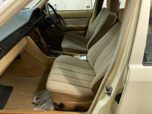 1988 W124 MERCEDES 200 AUTO For Sale (picture 11 of 12)