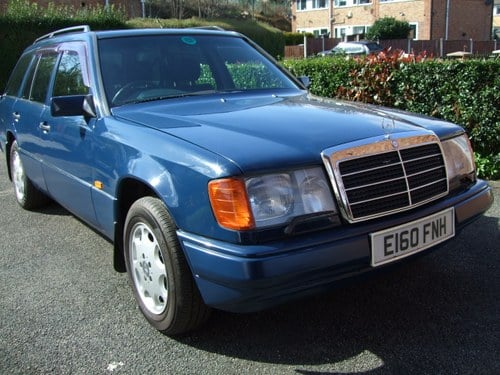 1987 MERCEDES W124 200T Auto Estate Carb Model In vendita