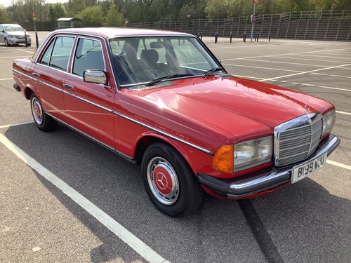 1984 W123 Red lovely condition In vendita
