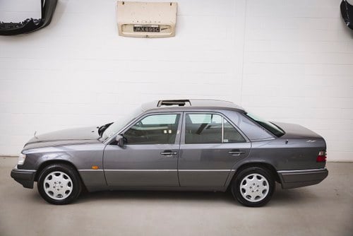 1994 Mercedes e220 w124 saloon automatic - grey For Sale
