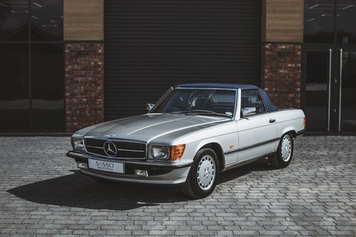 Mercedes Benz 300 SL (R107) With Blue Sports Check (1986) VERKAUFT
