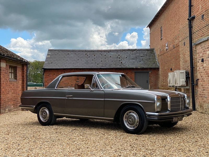 1971 Mercedes 250 CE Auto W114. Stunning
