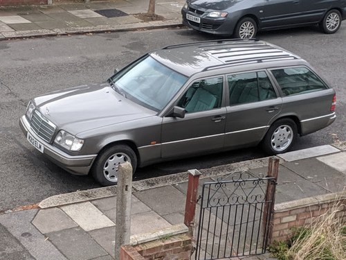 1994 Mercedes Benz E280 7seater, 5speed Auto, A/C For Sale