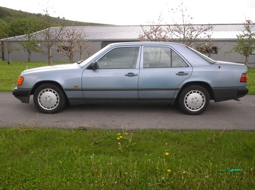 1989 Mercedes 260e saloon auto For Sale