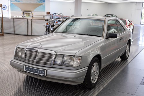 1989 Classicbid Auction July 10, 2021: Mercedes 230 CE (OT0389) In vendita all'asta