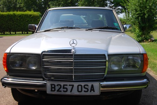 1985 Mercedes 230E W123 auto for spares or repair In vendita