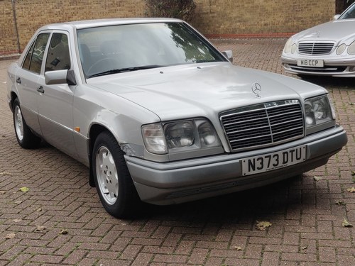 Mercedes e220 automatic 1995 n reg met silver 4 door saloon For Sale