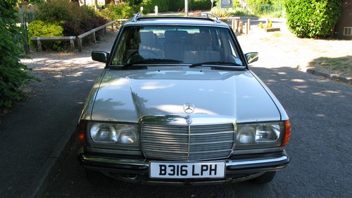 1885 Mercedes Benz 230TE W123 Series 7 seater 1985 For Sale