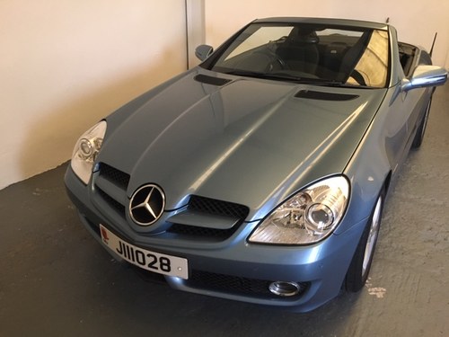 2010 BEAUTIFUL SLK - ONLY 16000 MILES FROM NEW ! In vendita