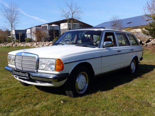1980 Mercedes-Benz 240 TD - "T" for tourism and transport In vendita