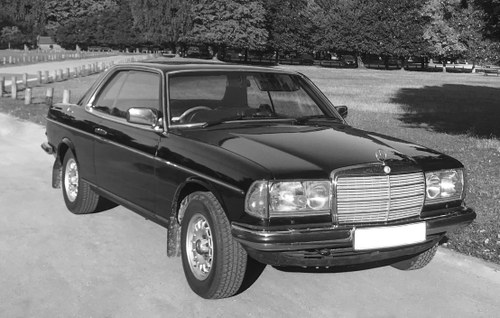 Mercedes 230ce 1983 - black body-black interior For Sale