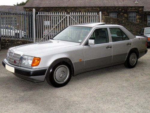 1990 Mercedes W124 230E Auto - 77K - FSH (26 Stamps) - Immaculate SOLD