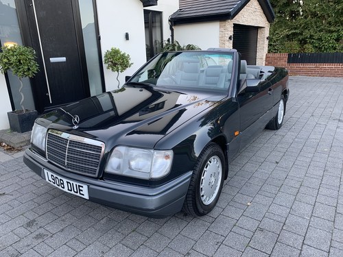 1993 E220 CABRIOLET 1 TITLED OWNER FROM NEW In vendita