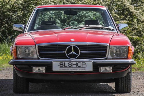 1981 MERCEDES-BENZ 280SLC (C107) #2301 SIGNAL RED WITH BLACK CHEC SOLD