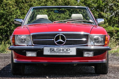 1987 MERCEDES-BENZ 420SL (R107) #2204 SIGNAL RED WITH CREAM MB TE SOLD