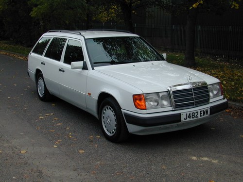 1992 MERCEDES BENZ W124 300D ESTATE 7 SEAT - RHD - UK CAR In vendita
