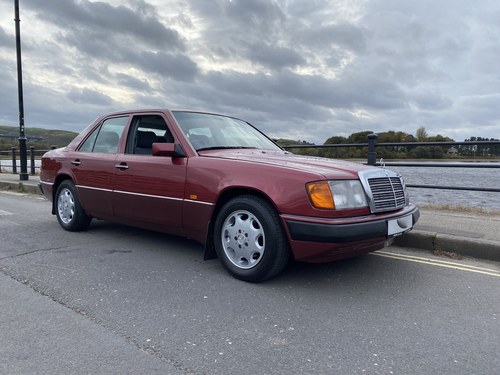1991 MERCEDES 300 DIESEL AUTO W124 THE BEST RUN FOR EVER CLASSIC For Sale