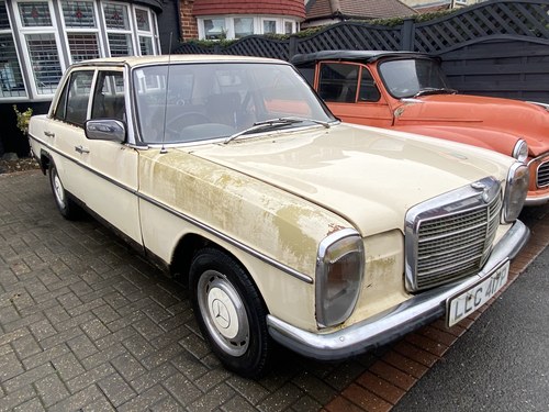 1975 MERCEDES DIESEL 240D STACKED HEADLIGHT FOR RESTORATION Kaufen Bei