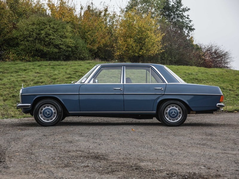 Mercedes-Benz 230 Saloon Concours the Best Available