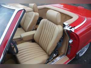1987 Mercedes-Benz 560SL in Iconic Red with Interesting History For Sale (picture 7 of 9)
