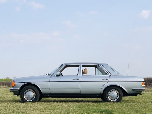 1983 Rare SA imported manual W123 280E Mercedes. In vendita