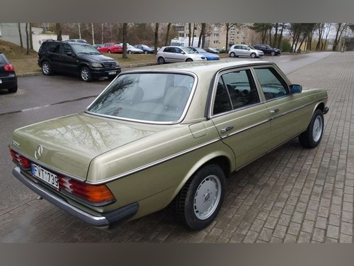 1984 Mercedes-Benz W123 For Sale