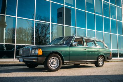 Picture of ICONIC W123 LHD M.BENZ 3.8Ltr. V8 ex 300 TD 1981 ESTATE !!
