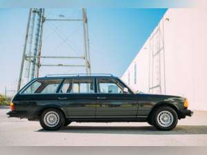ICONIC W123 LHD M.BENZ 3.8Ltr. V8 ex 300 TD 1981 ESTATE !! For Sale (picture 3 of 12)