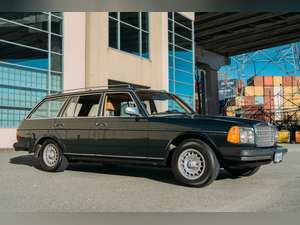 ICONIC W123 LHD M.BENZ 3.8Ltr. V8 ex 300 TD 1981 ESTATE !! For Sale (picture 5 of 12)