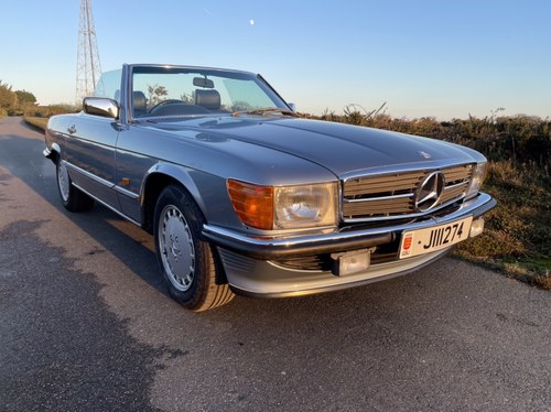 1989 Mercedes Benz W107 series 300SL. One lady owner For Sale