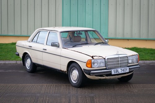1982 Mercedes W123 200 - Runs & Drives - For Restoration VERKOCHT